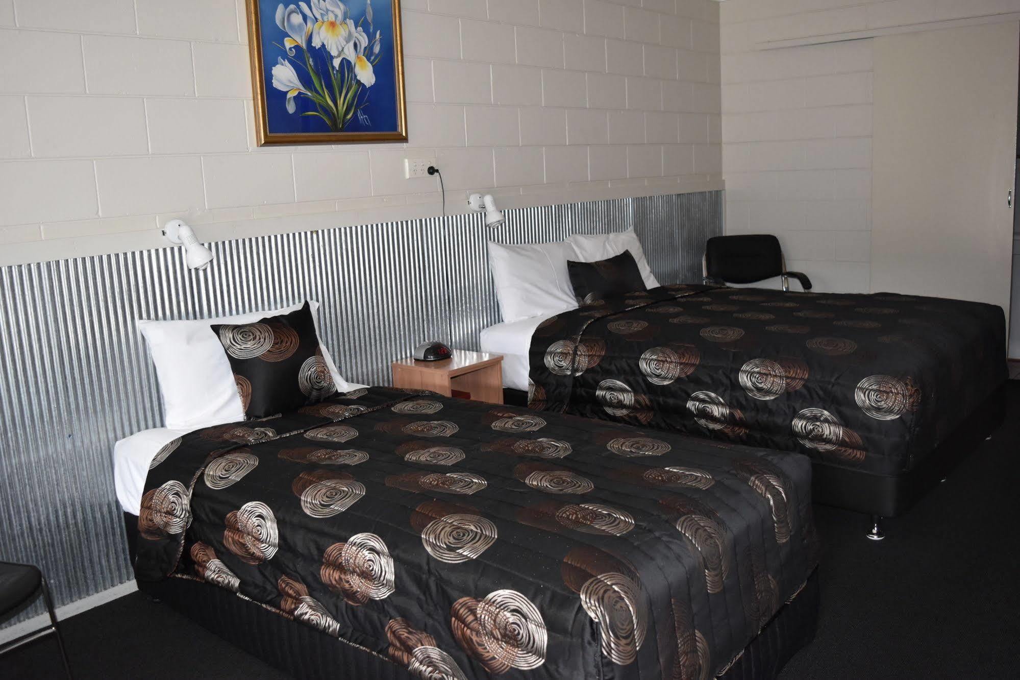 Black Diamond Motel Блэкуотер Экстерьер фото